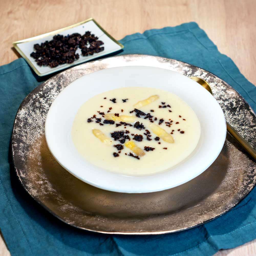 Spargelsuppe_mit_Pumpernickel-Crunch