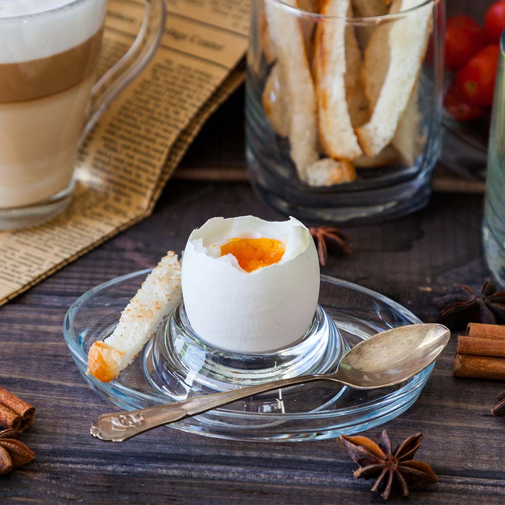 Incl. measuring cup with scale for soft, medium or hard boiled eggs as well as practical egg piercer