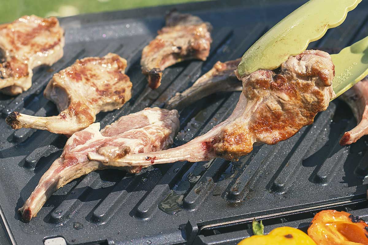 Lammkoteletts grillen