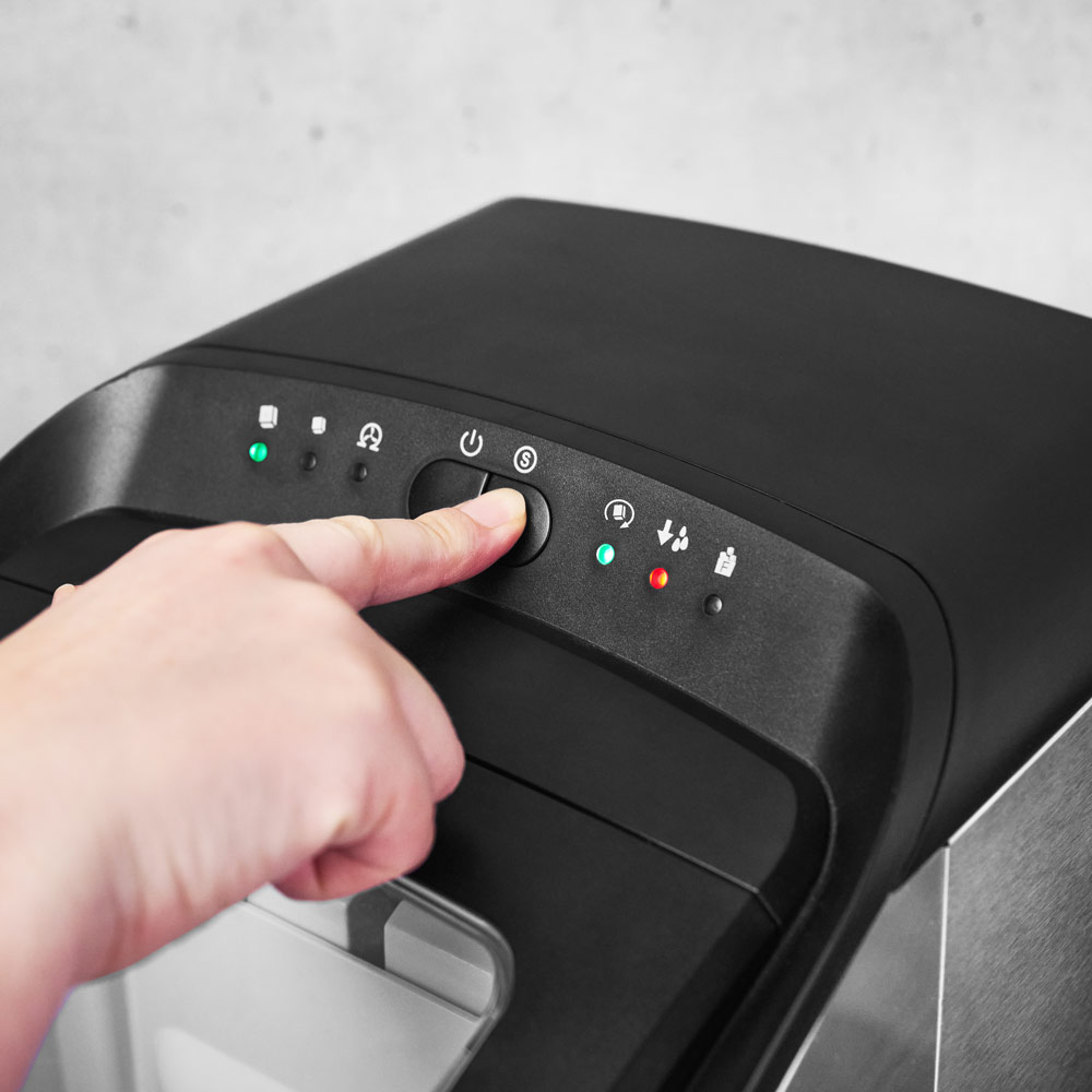 Control with on/off switch, size selection and LED indicators for water tank and ice cube containers