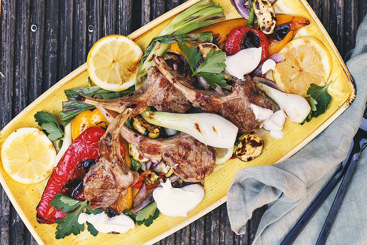 Lammkoteletts mit gegrilltem Gemüse