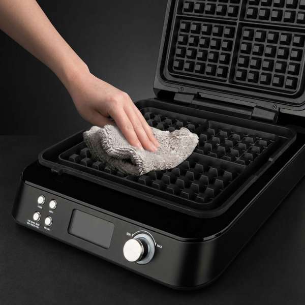 Waffle Maker Advanced Control Pro 4 - BLACK EDITION