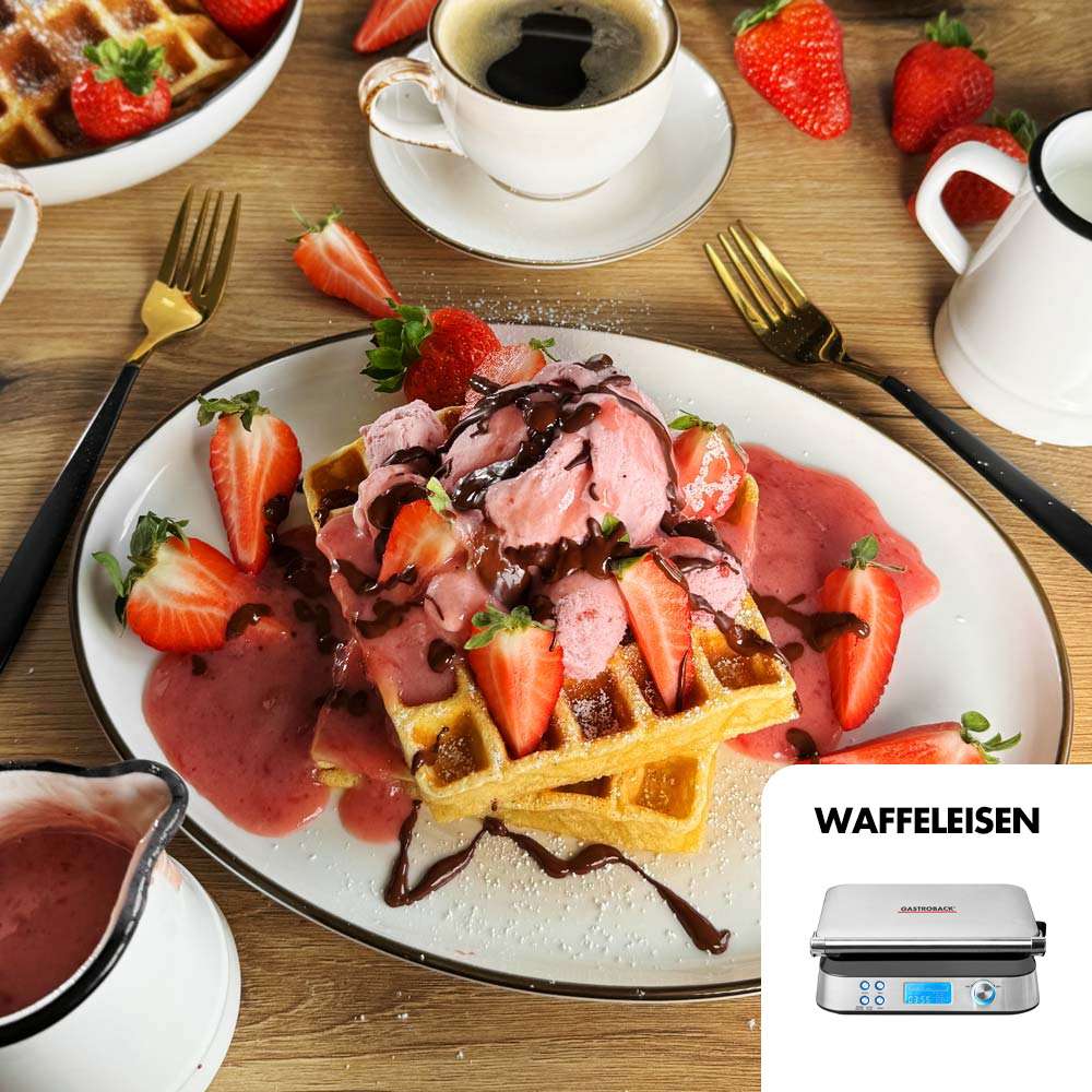 Belgische Waffeln mit Erdbeeren und Erdbeereis