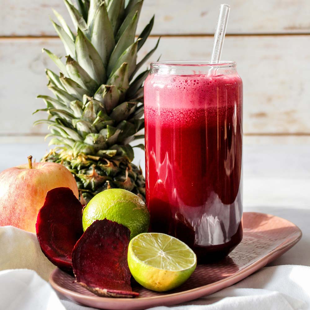 Rote Bete Saft mit Äpfeln, Ananas und Limette | GASTROBACK® Entsafter Rote Bete Saft mit Äpfeln, Ananas und Limette | GASTROBACK® Entsafter