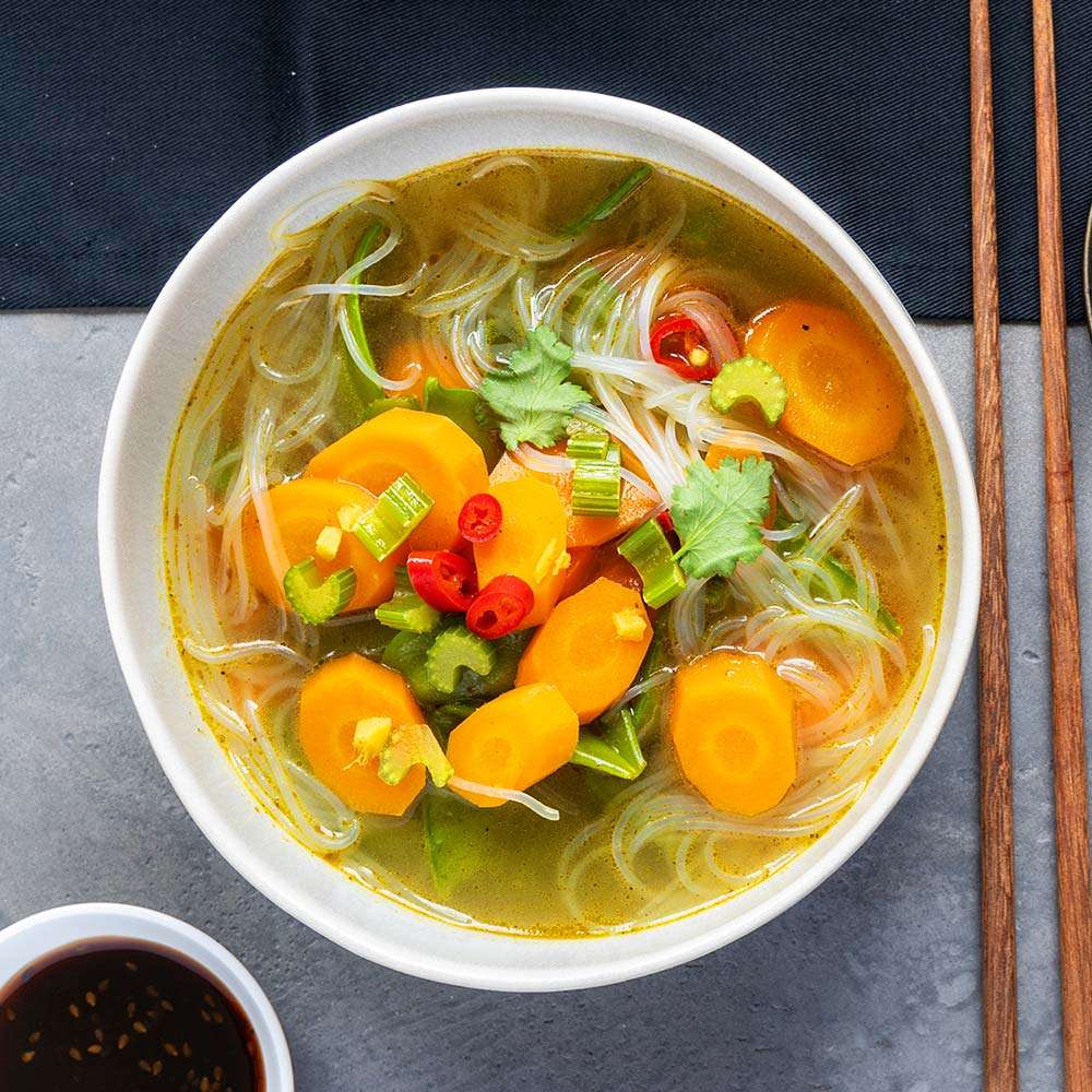 Asia-Nudelsuppe mit Glasnudeln